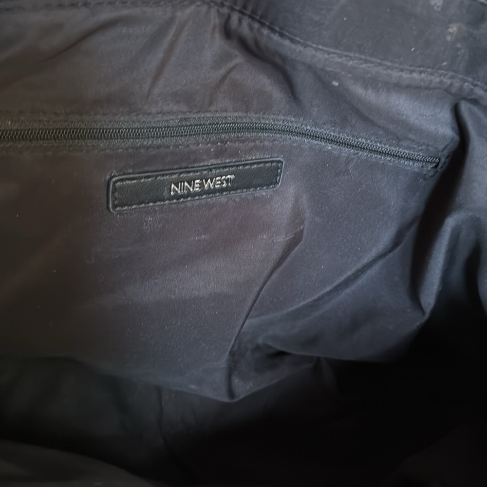 Nine West Charcoal Patterned Tote. 2 Outside Pockets & Inside Zipper & Slots! - Picture 11 of 13